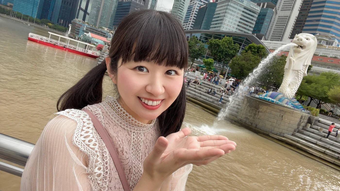 街を訪れ地域の魅力を発信する秋葉令奈
